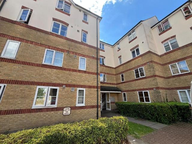Flat for rent in Grays, Essex