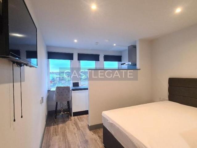 Studio for rent in Highfields, Huddersfield
