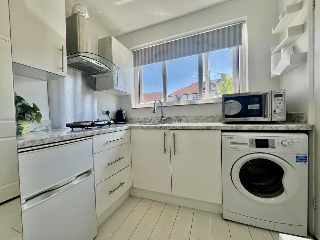 Flat for rent in Lane, Greater London
