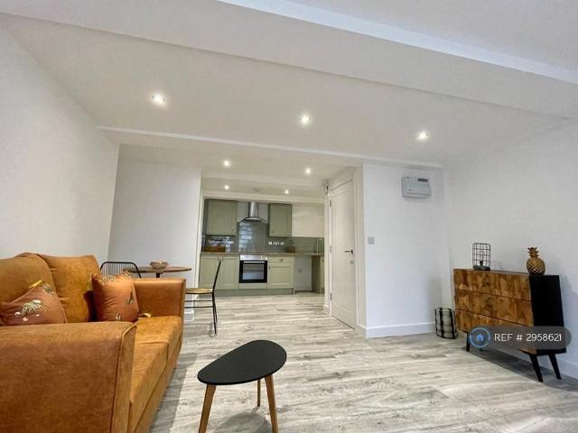 Studio for rent in Pendock, Greater Manchester