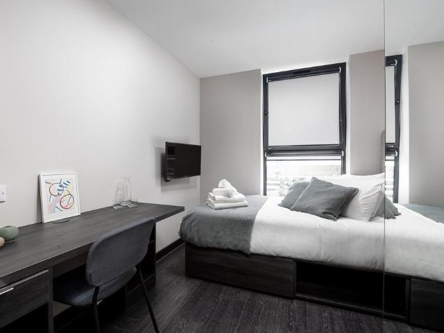 Flat for rent in London Borough of Ealing, Greater London