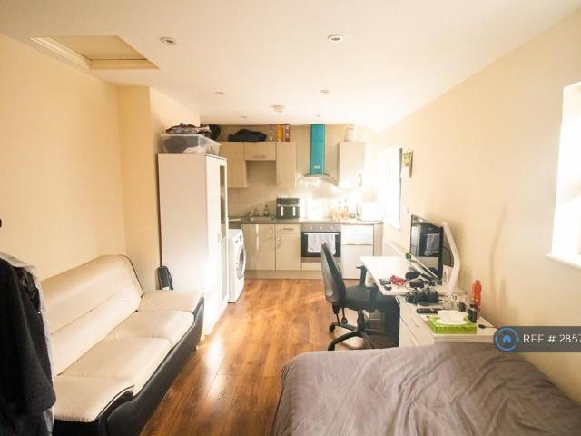 Flat for rent in Highfields, Old Wharf