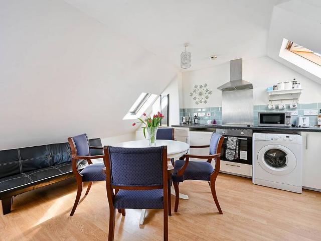 Flat for rent in London Borough of Ealing, Greater London
