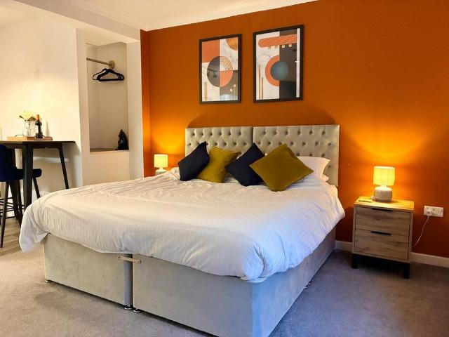 Studio for rent in Wolverton and Greenleys, Old Wolverton