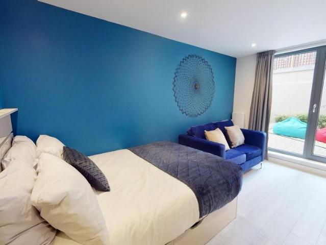 Studio for rent in Reading