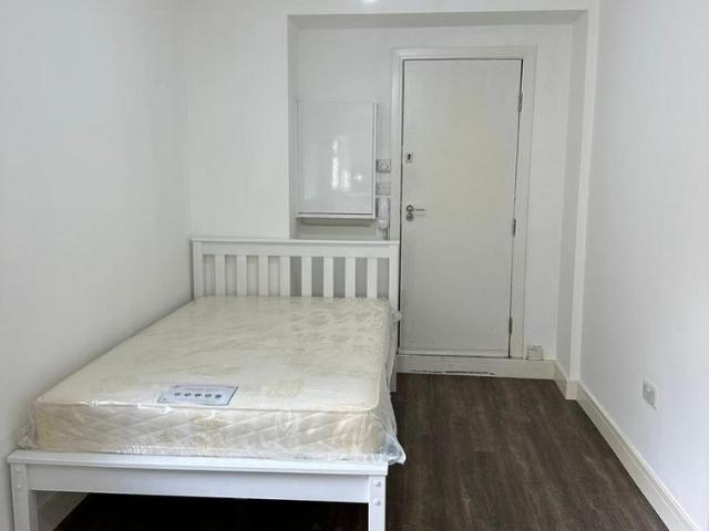 Studio for rent in Stroud Green, Greater London