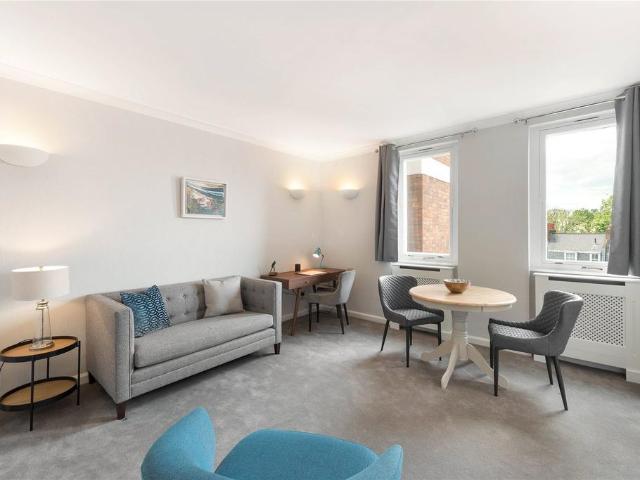 Flat for rent in Victoria, Greater London