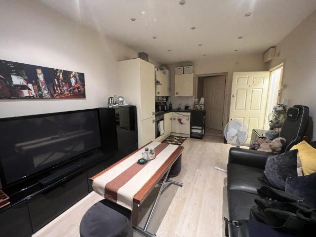 Flat for rent in Temple Fortune, Greater London