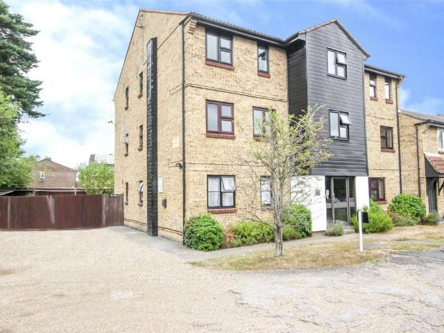 Flat for rent in Martin's Heron, Winkfield