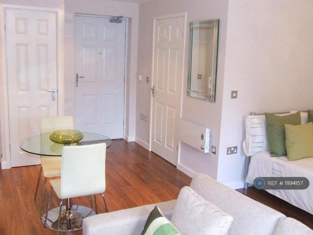 Studio for rent in Heeley Bottom, South Yorkshire