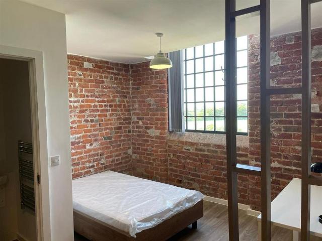 Studio for rent in Bare, Lancashire