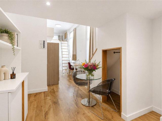 Flat for rent in Earl's Court, Greater London