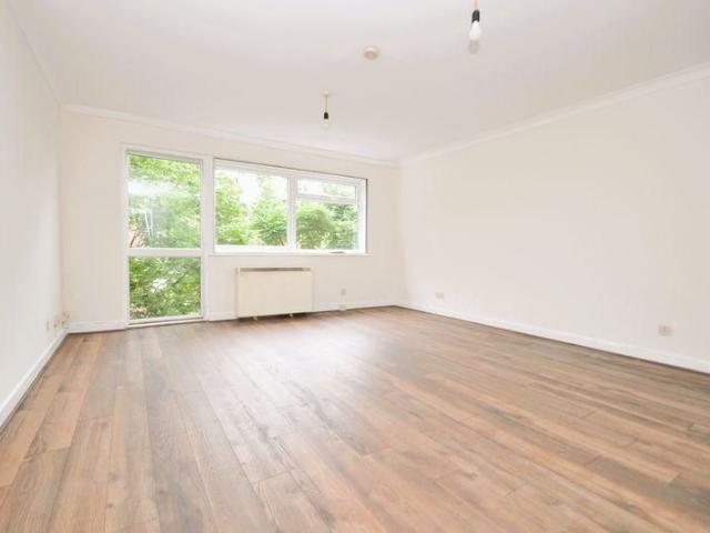 Studio for rent in New Malden, Greater London