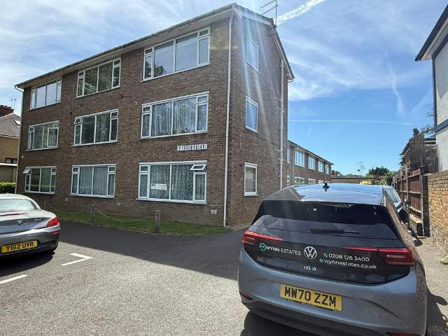 Flat for rent in Whitton, Greater London