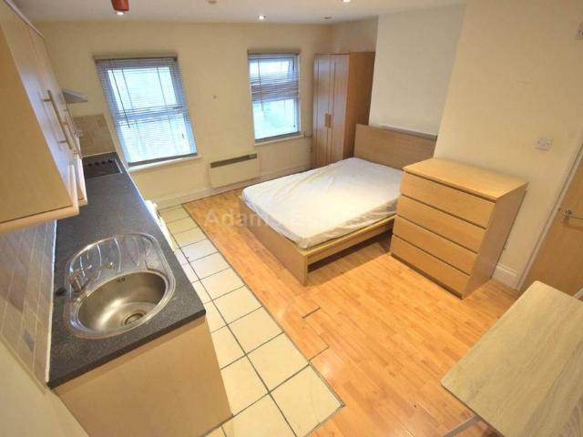 Studio for rent in Reading