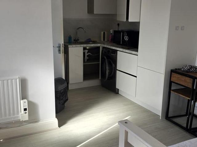 Flat for rent in Thames View, Greater London