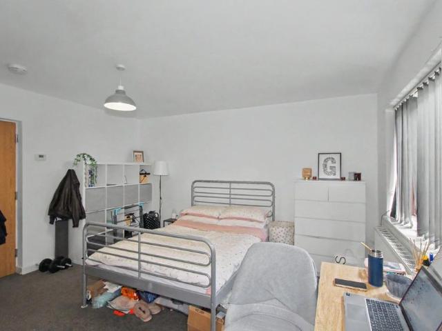 Studio for rent in Westborough, Surrey