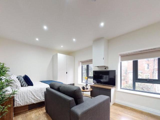 Studio for rent in Hyde Park, West Yorkshire