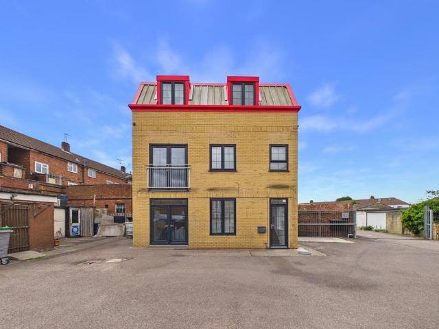 Flat for rent in Broxbourne, Hertfordshire