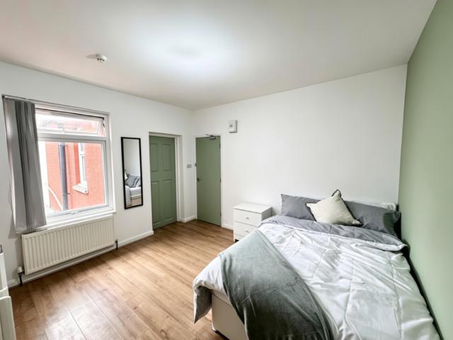 Studio for rent in Farley Hill, Spring Park