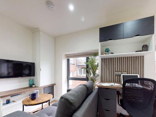 Studio for rent in Hyde Park, West Yorkshire