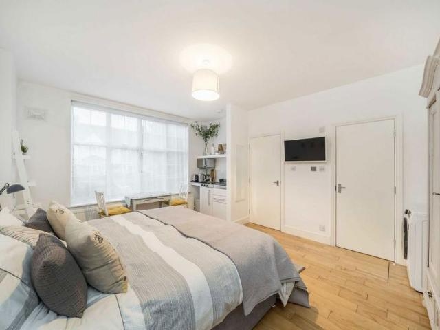 Studio for rent in Harlesden, Greater London