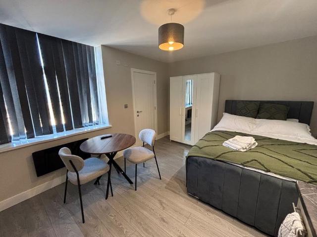 Studio for rent in Goldthorn Hill, West Midlands