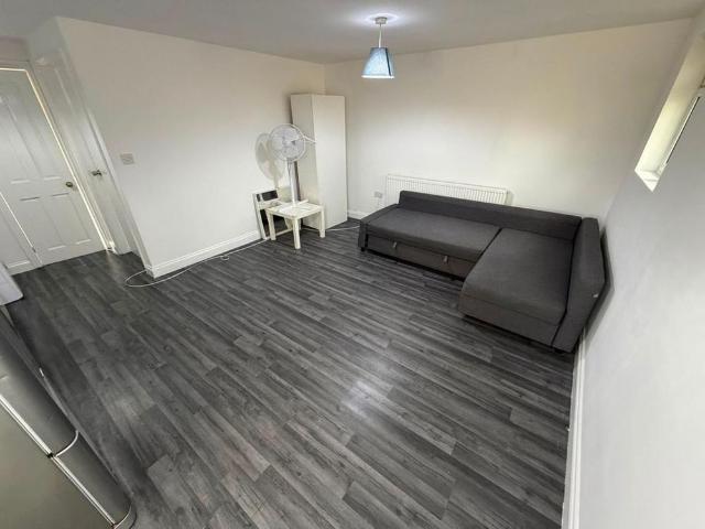 Studio for rent in London Borough of Hounslow, Greater London