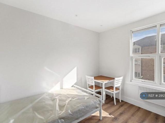 Studio for rent in Thames View, Greater London