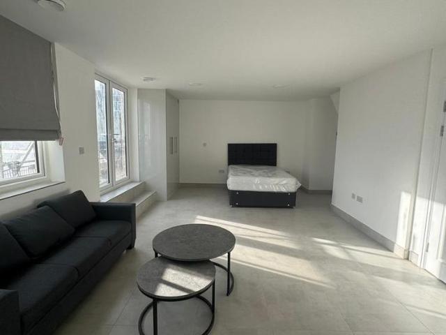 Studio for rent in London Borough of Ealing, Hanwell