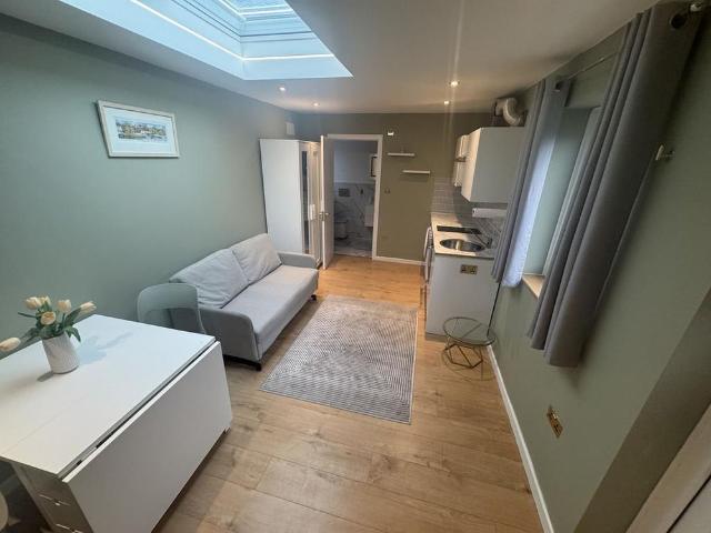 Studio for rent in London Borough of Croydon, Greater London