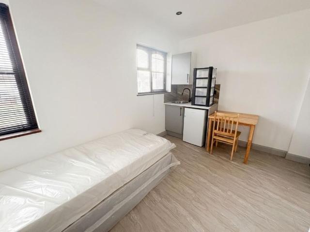 Studio for rent in Longlands, Halfway Street