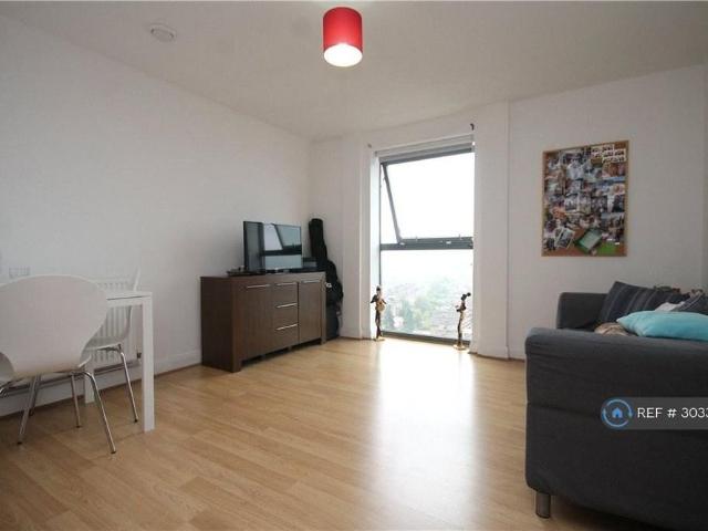 Studio for rent in London Borough of Croydon, Greater London