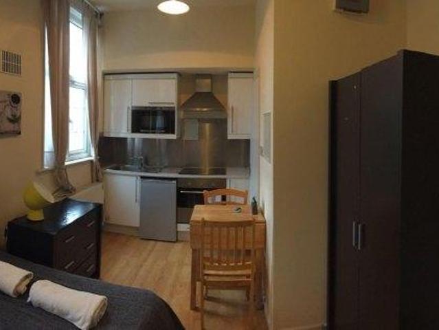 Flat for rent in Brondesbury, Greater London