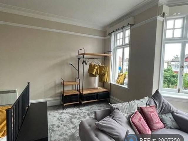 Studio for rent in Brondesbury, Greater London