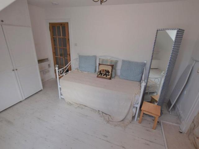 Studio for rent in City Centre, Ballindoch