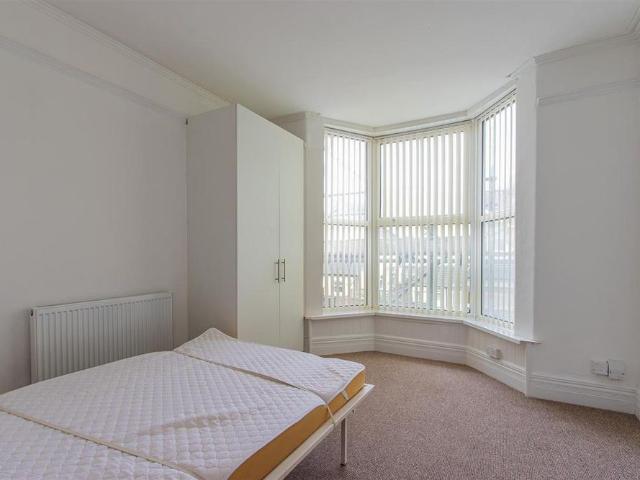 Studio for rent in Plasnewydd, Falcon Lodge