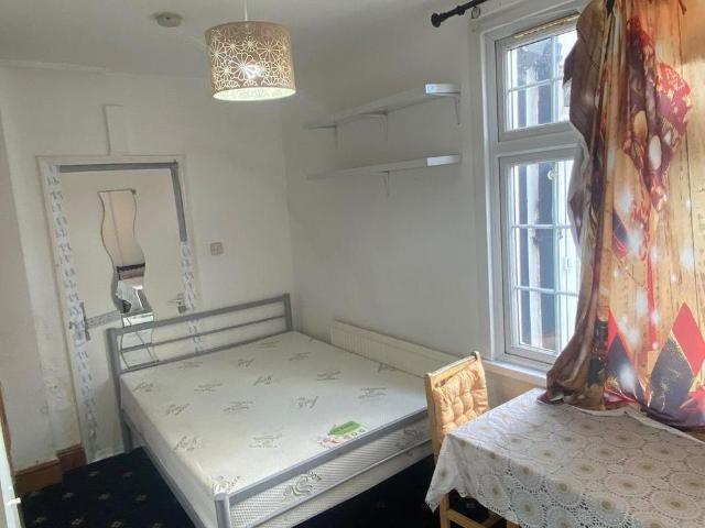 Studio for rent in Alperton, Greater London