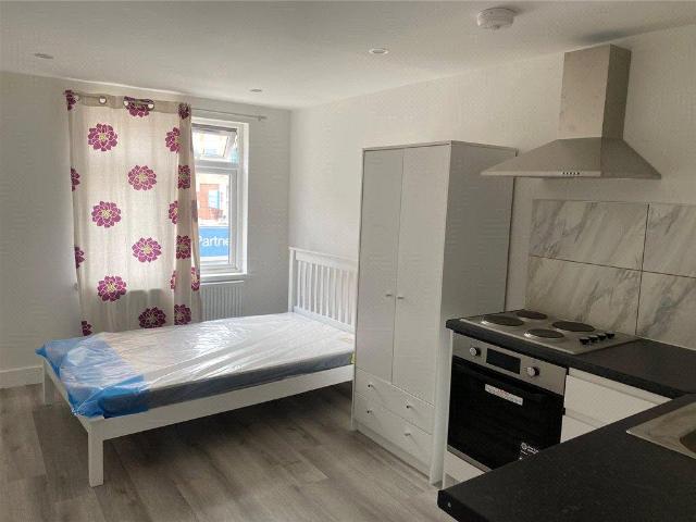 Flat for rent in Birch Green, Lower Halliford