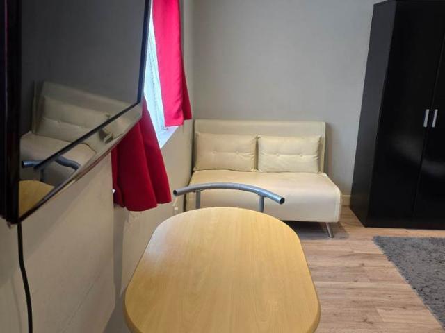 Studio for rent in St Mary Cray, Greater London