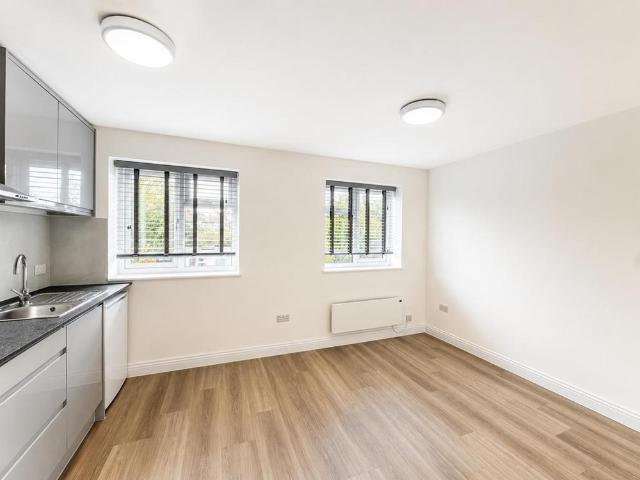 Studio for rent in Kingsbury, Greater London