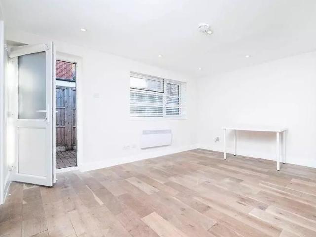 Studio for rent in Brent Cross, Greater London