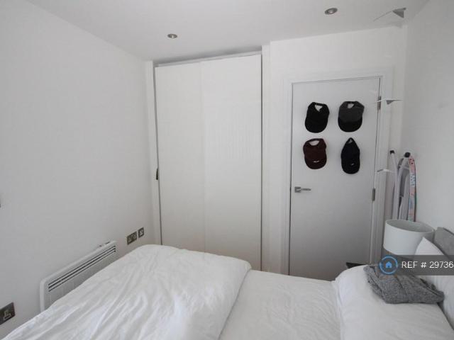 Flat for rent in Hayes, Greater London
