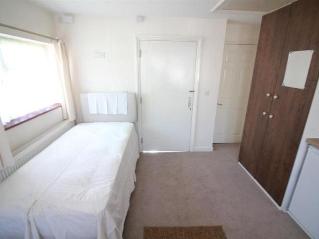 Studio for rent in London Borough of Hounslow, Greater London