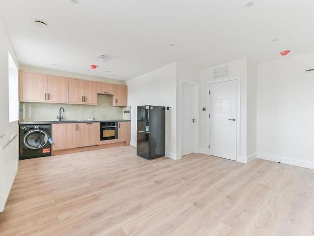 Studio for rent in The Wrythe, Greater London