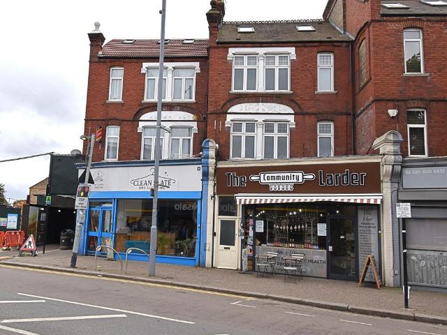 Flat for rent in Highams Park, Greater London