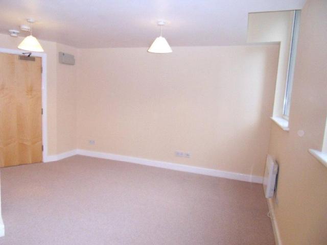 Studio for rent in Dewsbury, West Yorkshire
