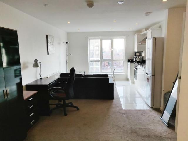 Studio for rent in Bordesley, West Midlands