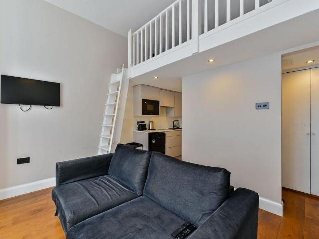 Studio for rent in London Borough of Hammersmith and Fulham, Greater London
