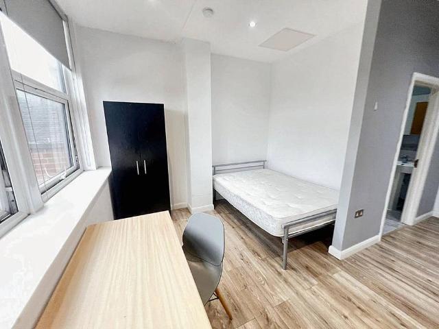 Studio for rent in Semilong, Northampton